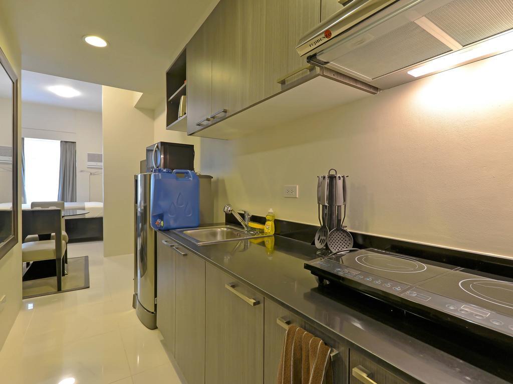 Currency Serviced Suites Manila Ngoại thất bức ảnh